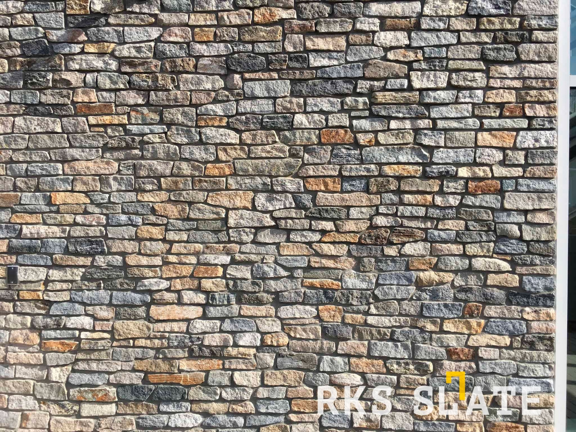 Натуральный камень для фасада RKS SLATE Portland Blend Strips